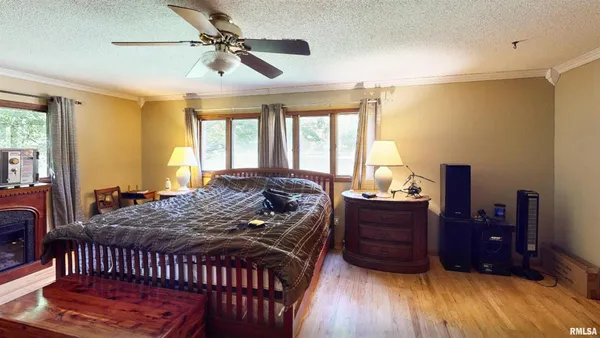 $689,900 | 3898 Country Club Road, Carbondale, IL 62901