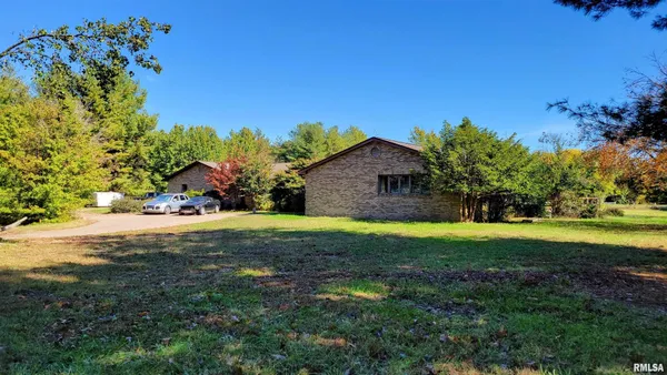 $689,900 | 3898 Country Club Road, Carbondale, IL 62901