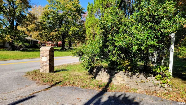 $689,900 | 3898 Country Club Road, Carbondale, IL 62901