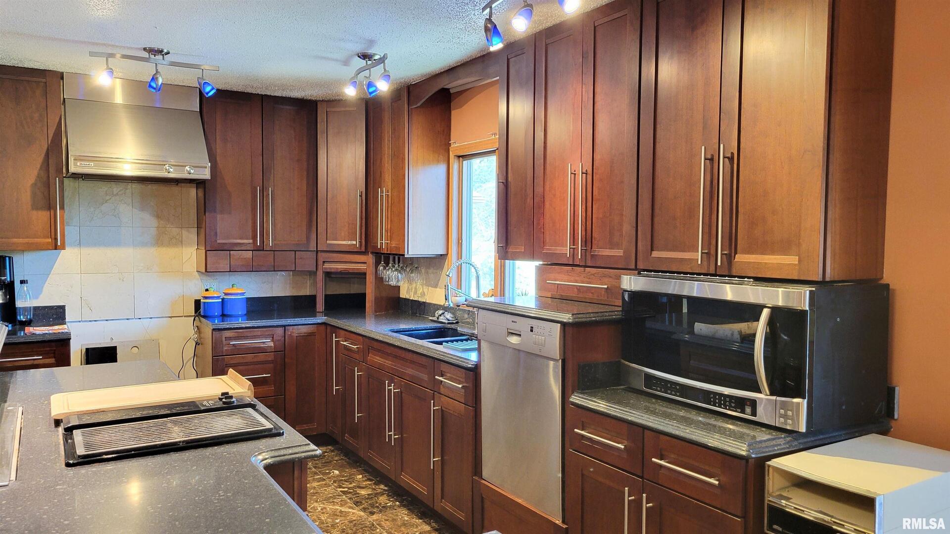 3898 Country Club Road Carbondale, IL 62901 - Photo 9 of 55