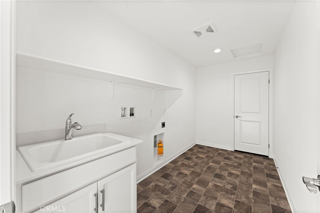 8465 Anthony Street Colton, CA 92324 - Photo 23 of 43 a bathroom with a sink and a mirror