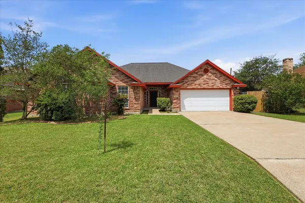 $282,900 | 2406 Golden Oak Drive, Orange, TX 77632
