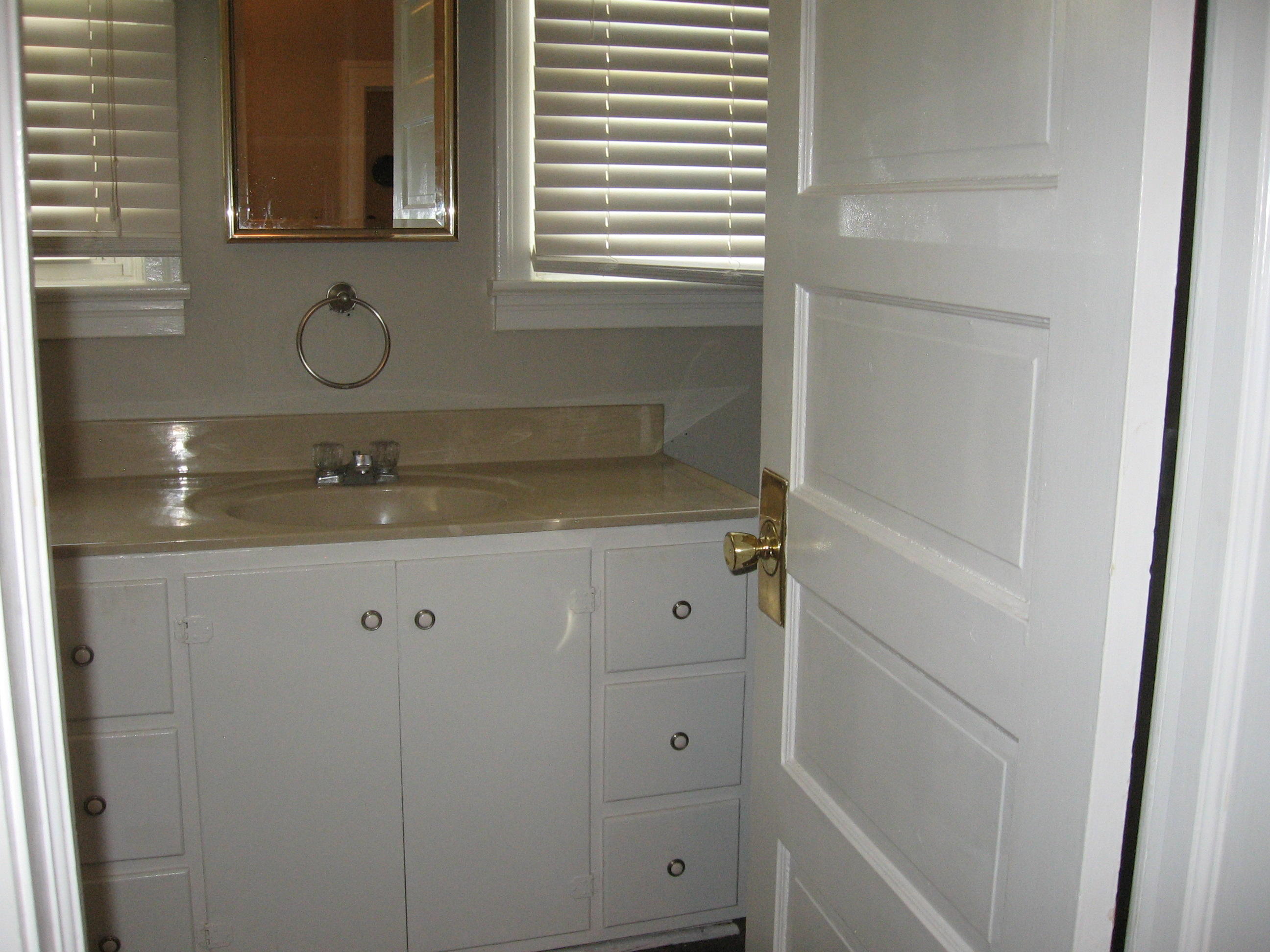 2518 Barham Road Southwest Roanoke, VA 24015 - Photo 13 of 34 Entry Level Bath