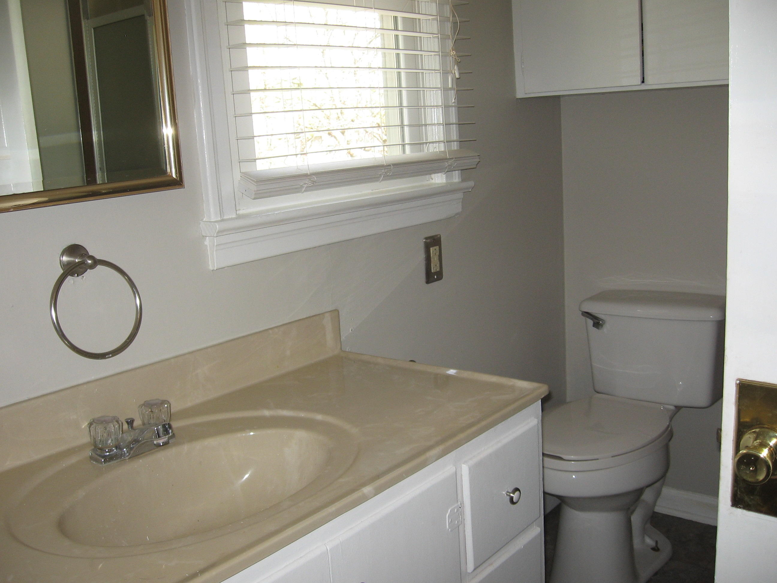 2518 Barham Road Southwest Roanoke, VA 24015 - Photo 14 of 34 Entry Level Bath