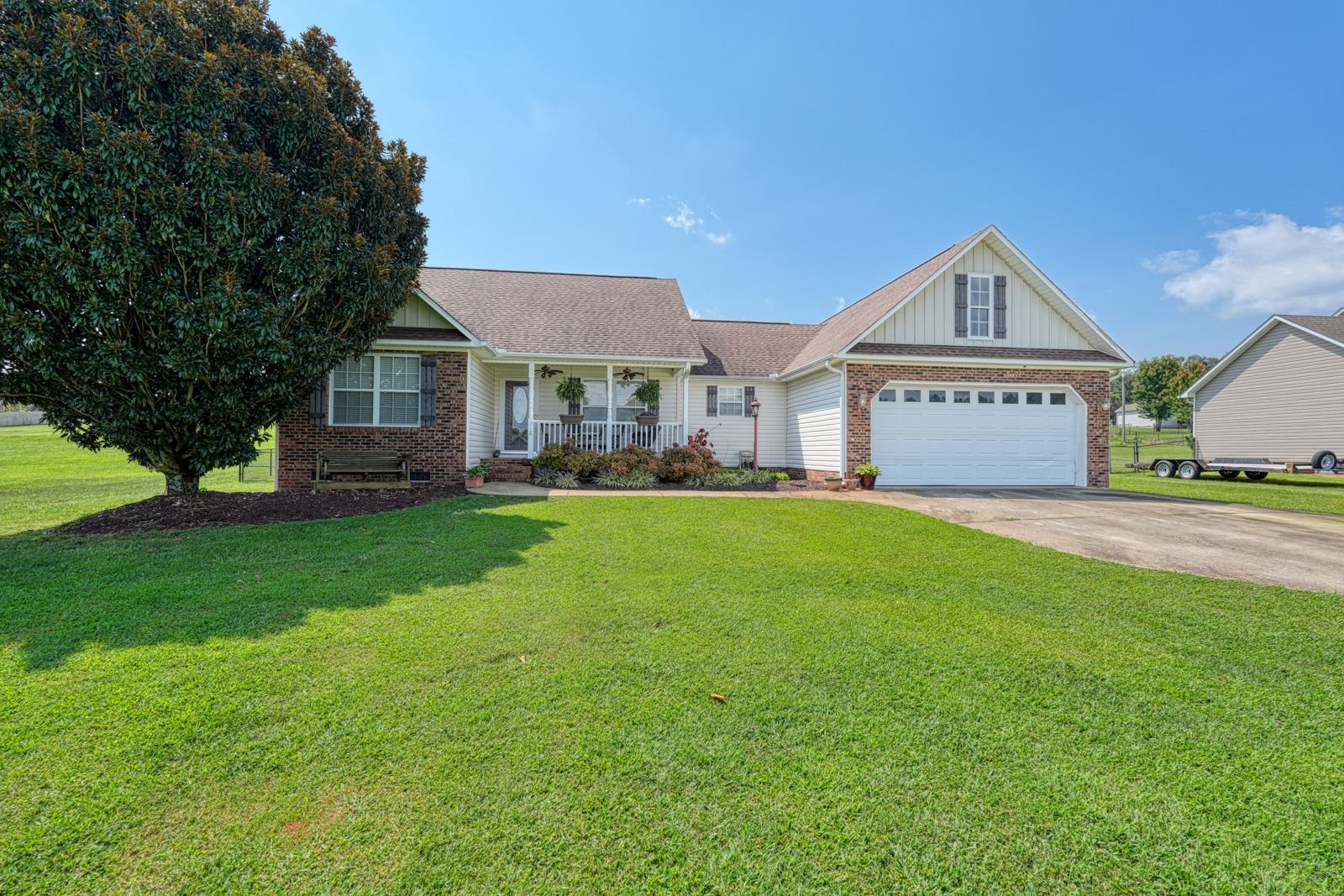 318 Laura Bishop Lane Inman, SC 29349 - Photo 2 of 37