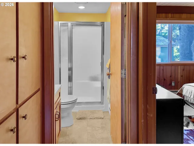 a bathroom with a toilet