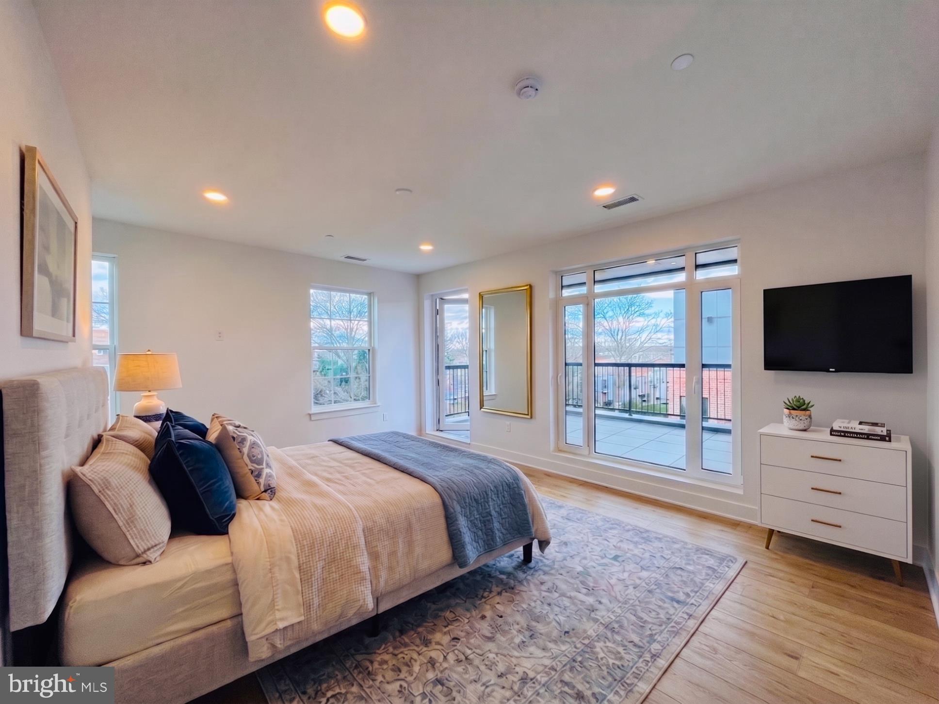 208 2nd Street East, Unit 402 Frederick, MD 21701 - Photo 10 of 16 Primary Bedroom