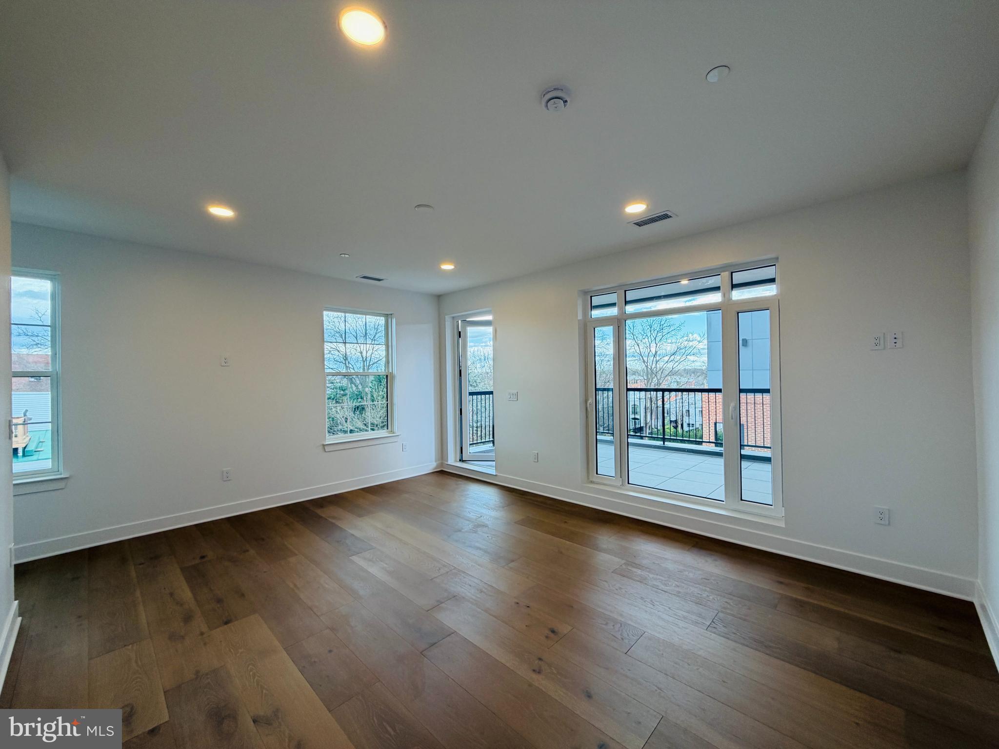 208 2nd Street East, Unit 402 Frederick, MD 21701 - Photo 12 of 20 Primary Bedroom