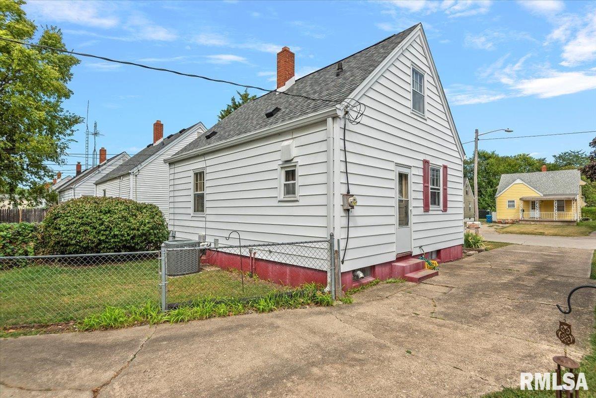 2240 East Keys Avenue Springfield, IL 62702 - Photo 17 of 20
