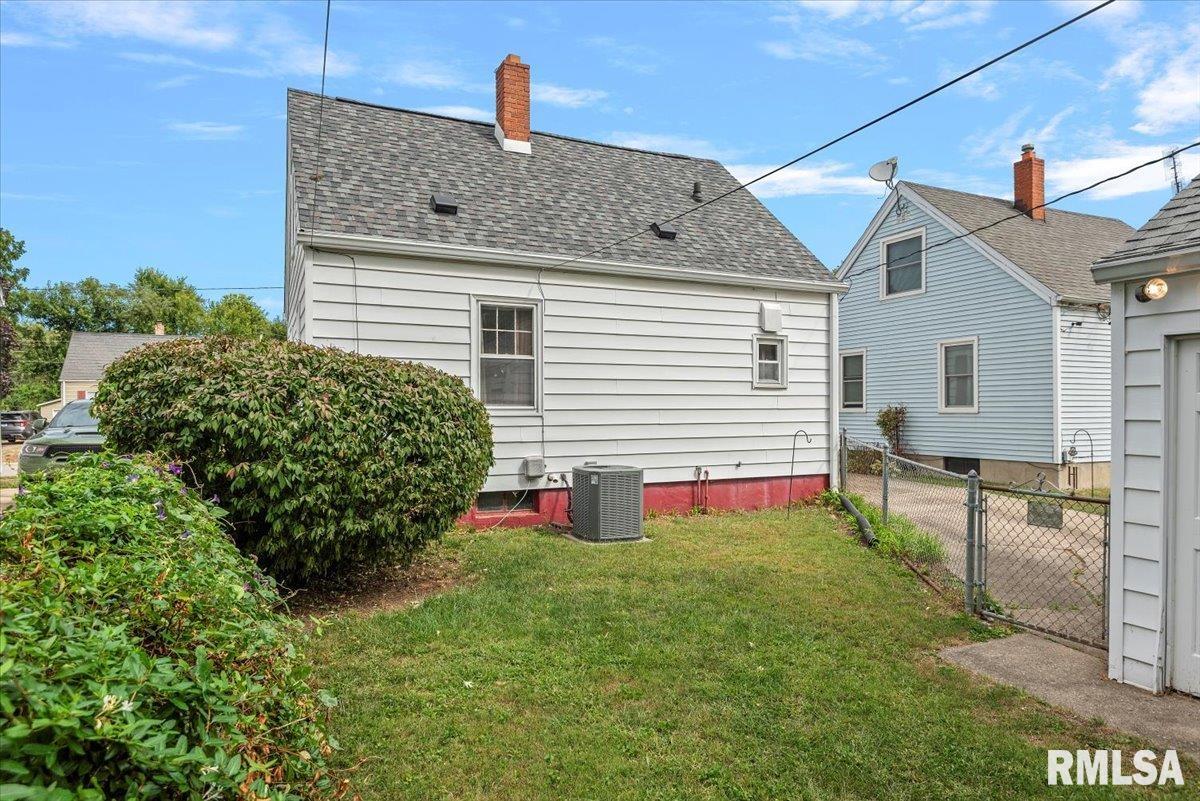 2240 East Keys Avenue Springfield, IL 62702 - Photo 18 of 20
