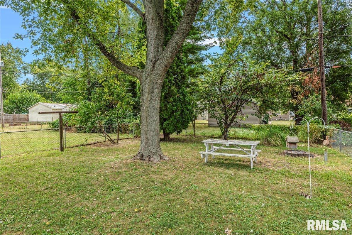 2240 East Keys Avenue Springfield, IL 62702 - Photo 19 of 20