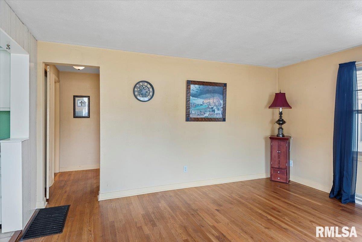 2240 East Keys Avenue Springfield, IL 62702 - Photo 3 of 20