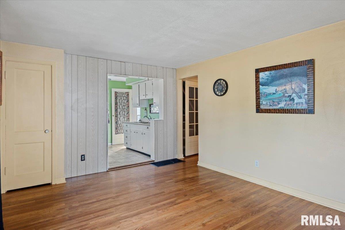 2240 East Keys Avenue Springfield, IL 62702 - Photo 4 of 20