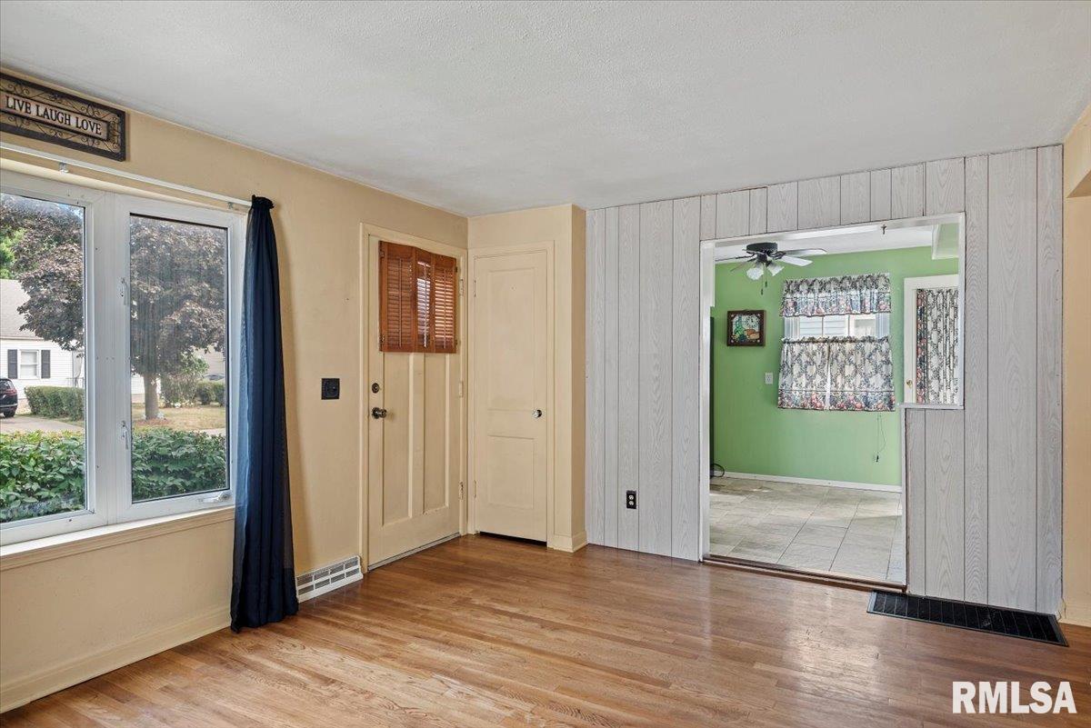2240 East Keys Avenue Springfield, IL 62702 - Photo 5 of 20