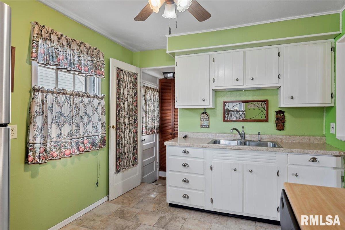 2240 East Keys Avenue Springfield, IL 62702 - Photo 8 of 20