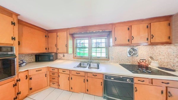 6 Grapevine Road Danvers, MA 01923 - Photo 3 of 9 Gallery Image 3