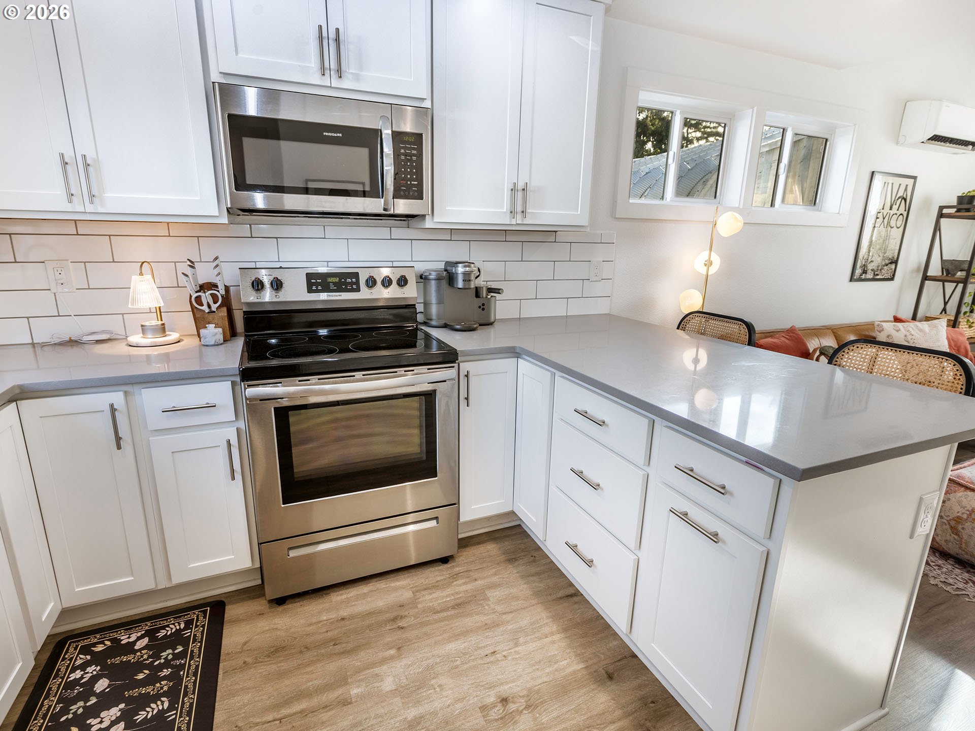 6538 Southeast 64th Avenue, Unit B Portland, OR 97206 - Photo 10 of 29 Kitchen/Family Room