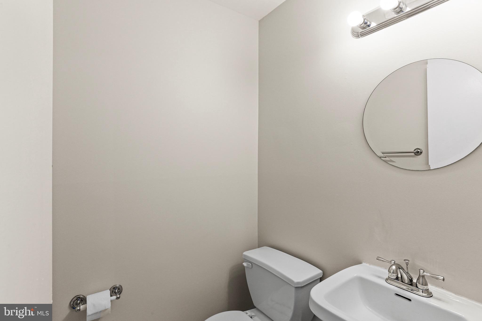 5623 Vantage Point Road Columbia, MD 21044 - Photo 12 of 34 Mail level powder room