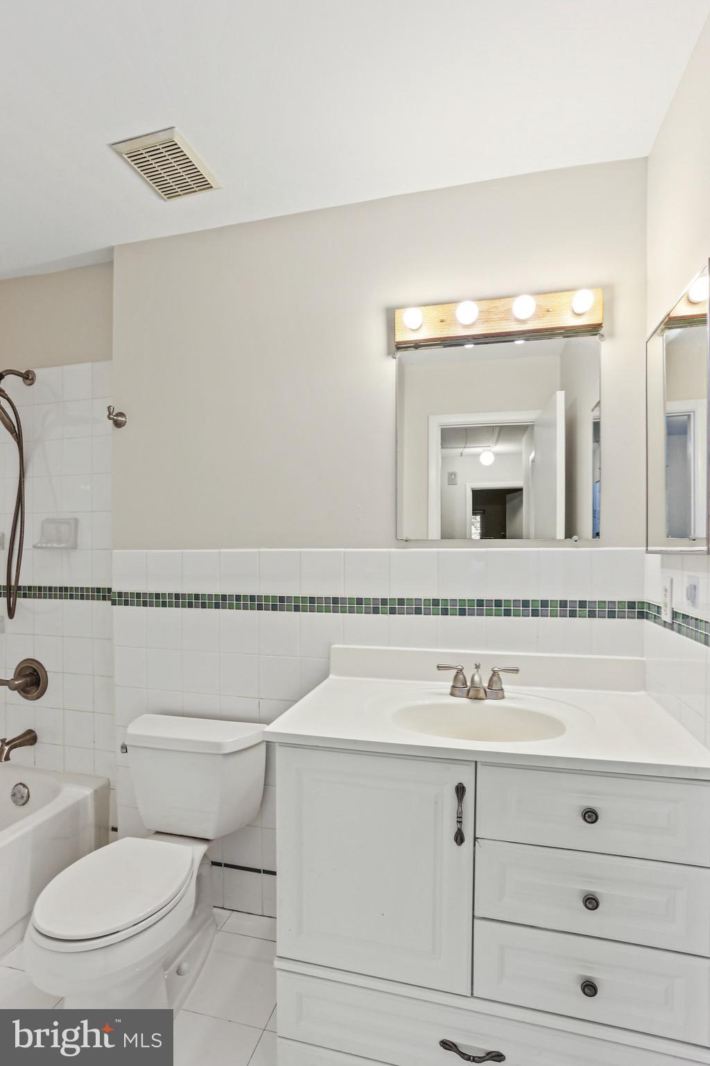 5623 Vantage Point Road Columbia, MD 21044 - Photo 25 of 34 Hall bathroom