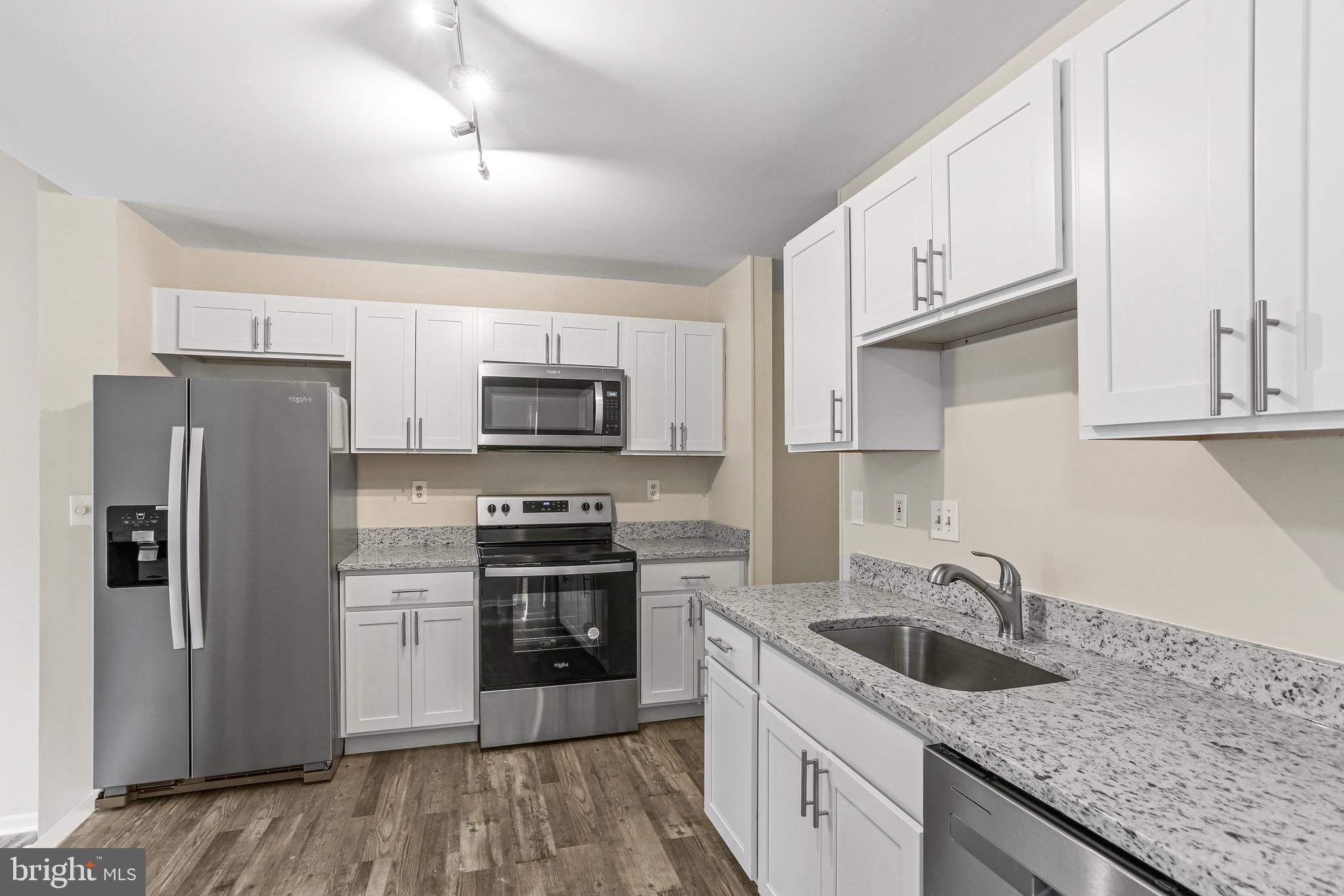 5623 Vantage Point Road Columbia, MD 21044 - Photo 3 of 34 Updated kitchen