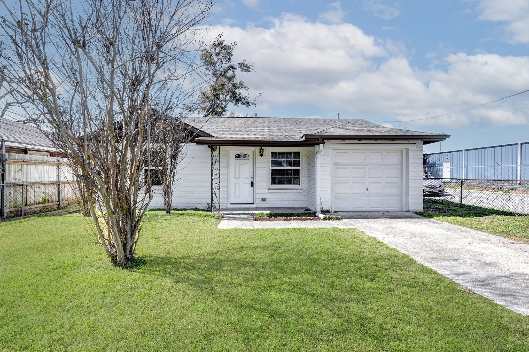 What a great,relaxing, home to come to every day with a huge storage unit in the back.