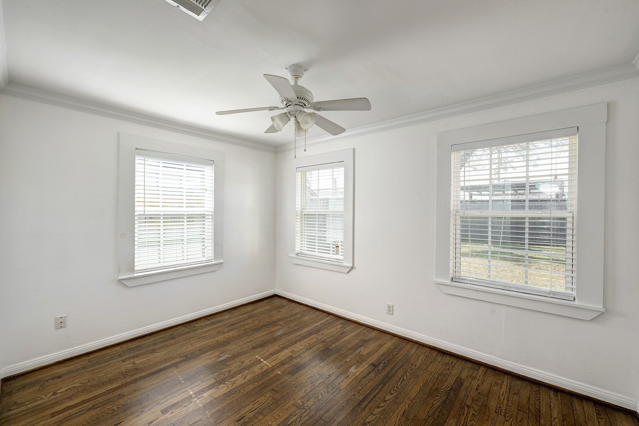 1823 Angeline Street Houston, TX 77009 - Photo 9 of 13