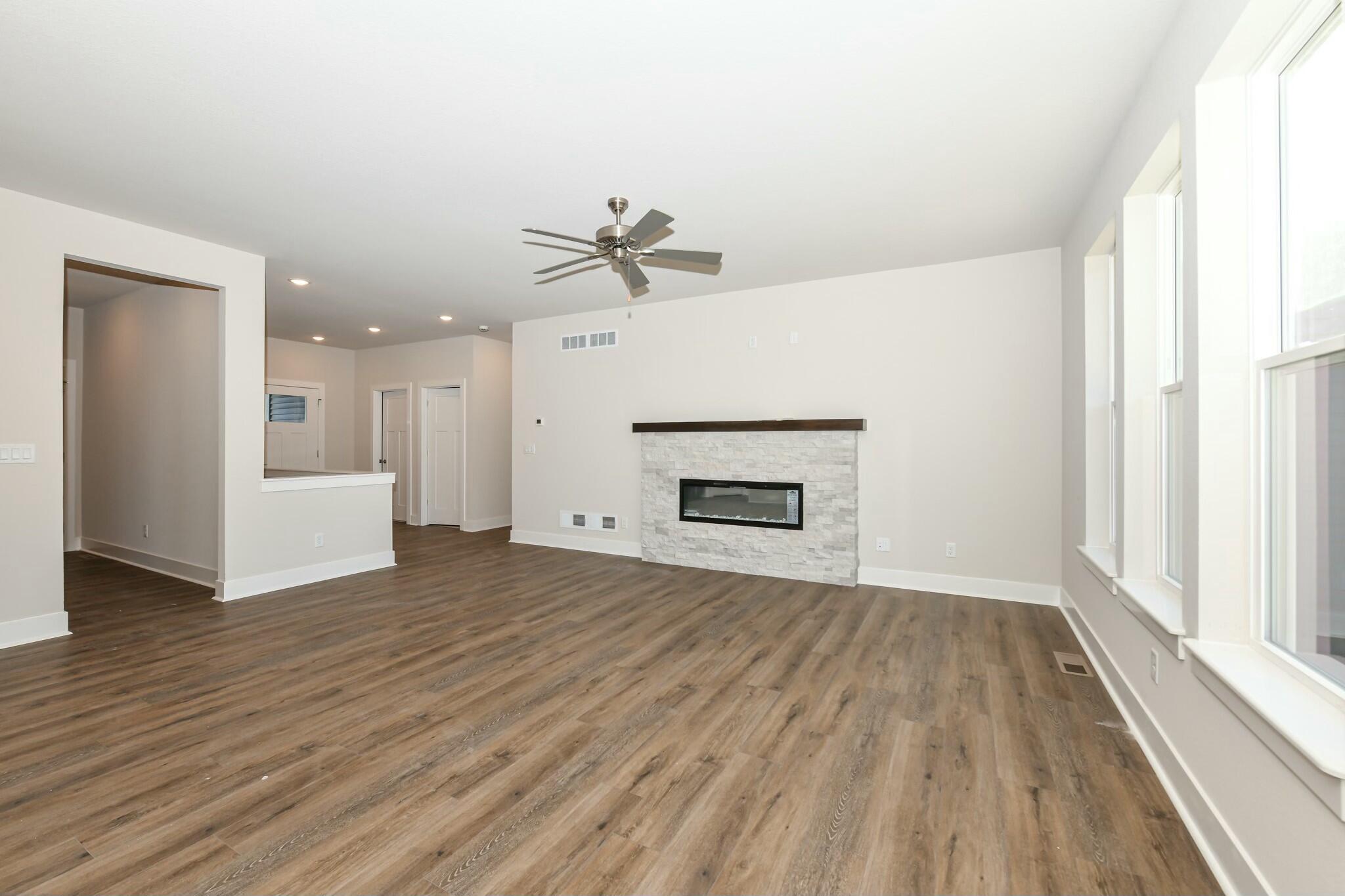 8302 85th Avenue Pleasant Prairie, WI 53158 - Photo 5 of 30 20250602164341904910000000-o