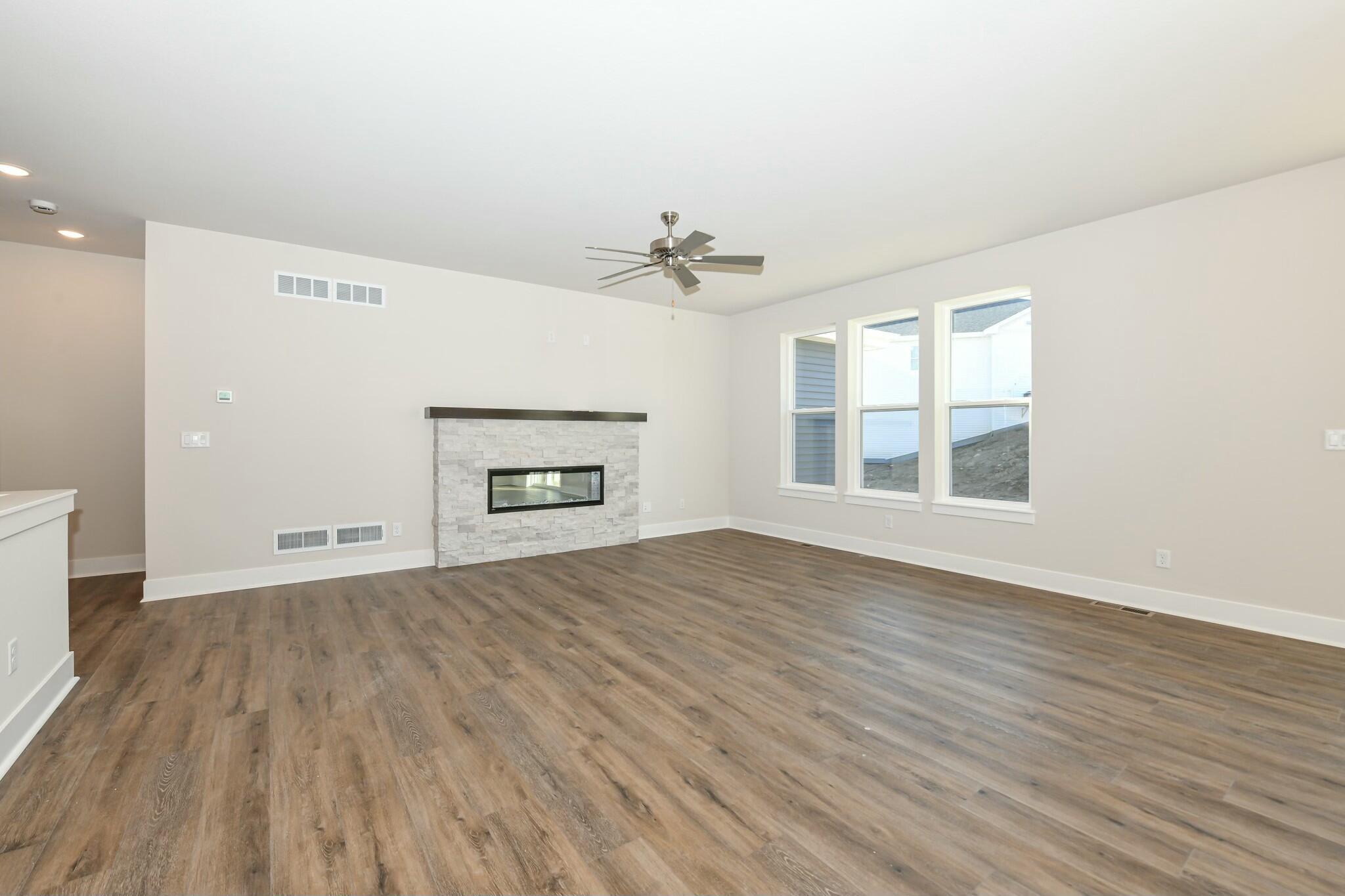 8302 85th Avenue Pleasant Prairie, WI 53158 - Photo 6 of 30 20250602164342000575000000-o