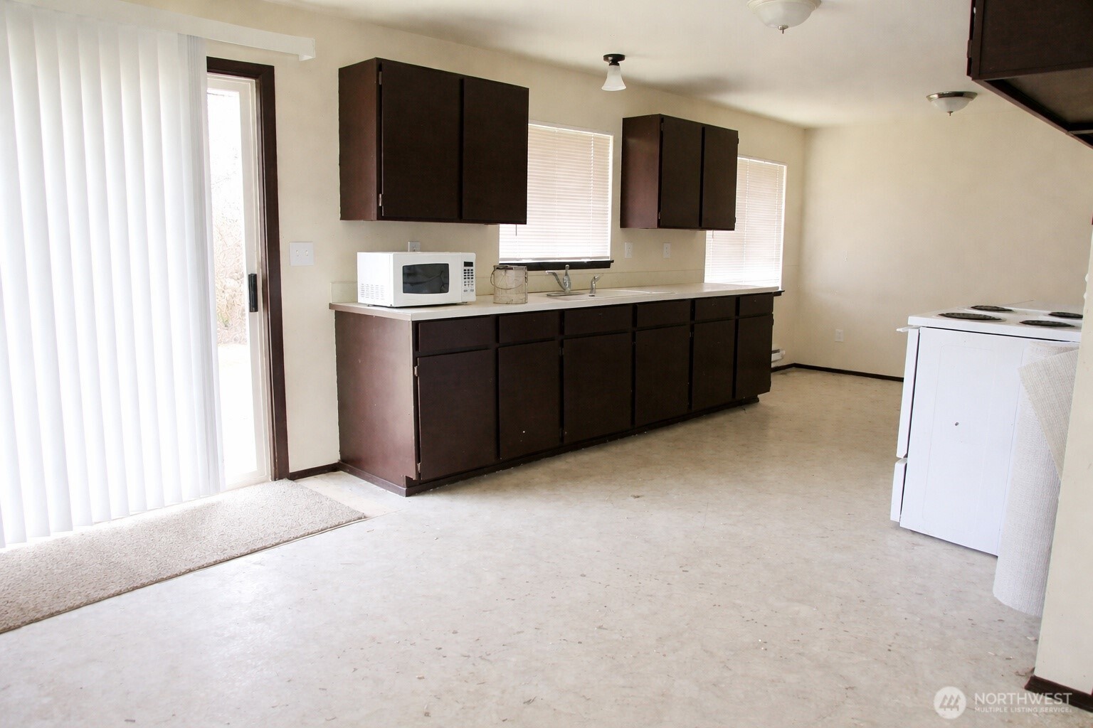 1100 Coolidge Road Aberdeen, WA 98520 - Photo 2 of 7