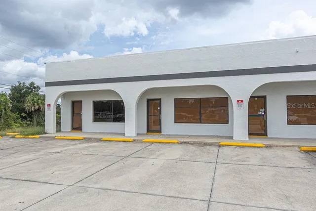 a view of pool with yard