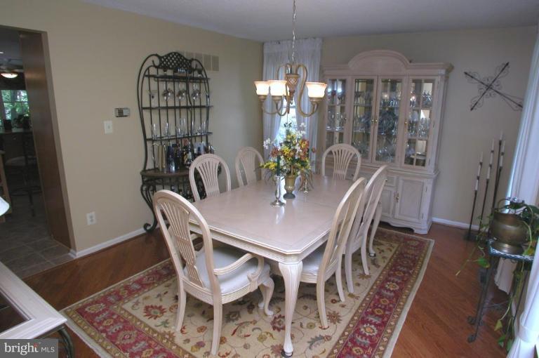 259 Hunters Ridge Road Lutherville-Timonium, MD 21093 - Photo 9 of 29 Dining Room