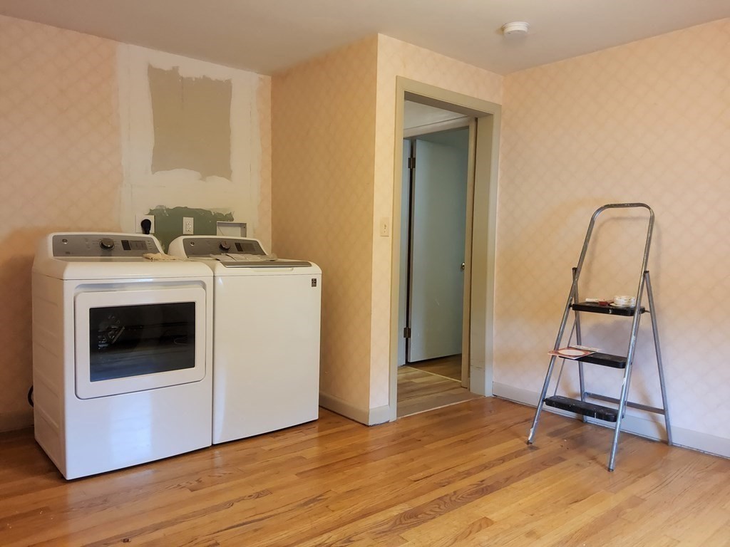 46 Lake Parkway Webster, MA 01570 - Photo 25 of 42 a utility room with dryer and washer