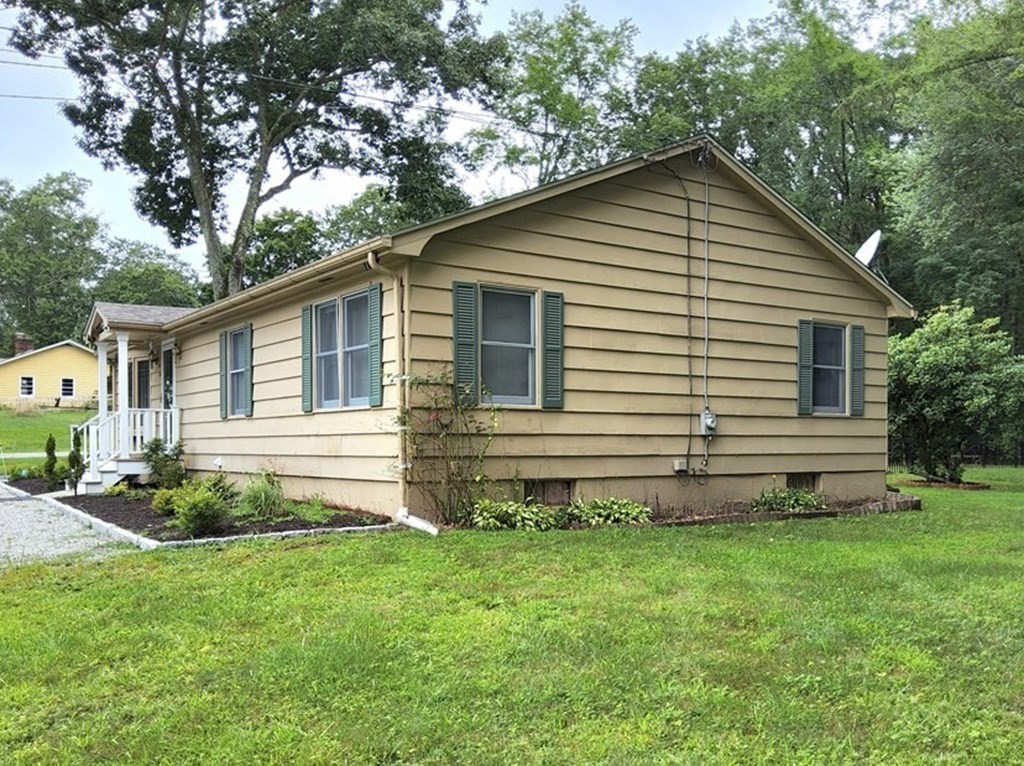 46 Lake Parkway Webster, MA 01570 - Photo 3 of 42 a front view of a house with garden