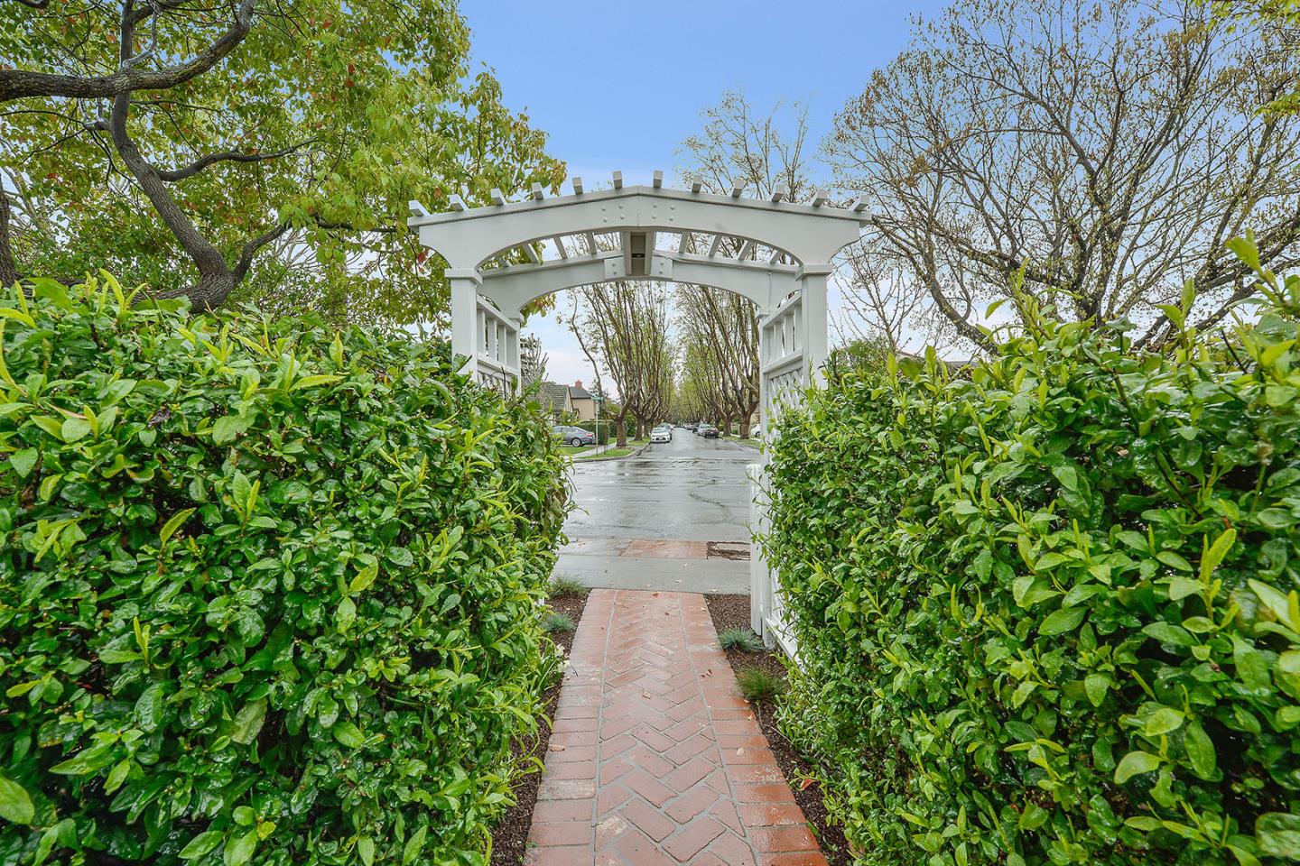 320 Clarendon Road Burlingame, CA 94010 - Photo 6 of 61 Gallery Image 6