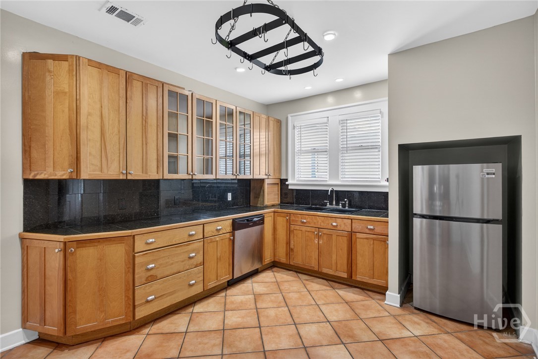 718 East 48th Street Savannah, GA 31405 - Photo 11 of 34