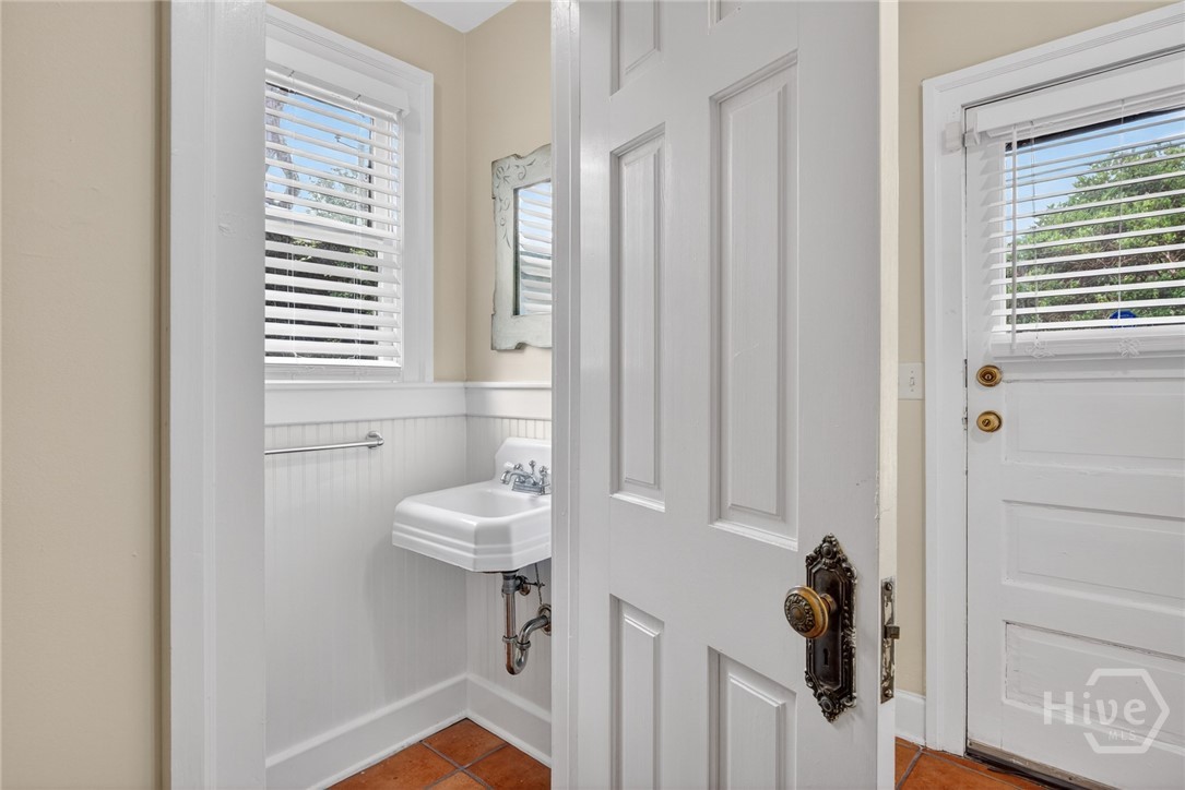 718 East 48th Street Savannah, GA 31405 - Photo 27 of 34