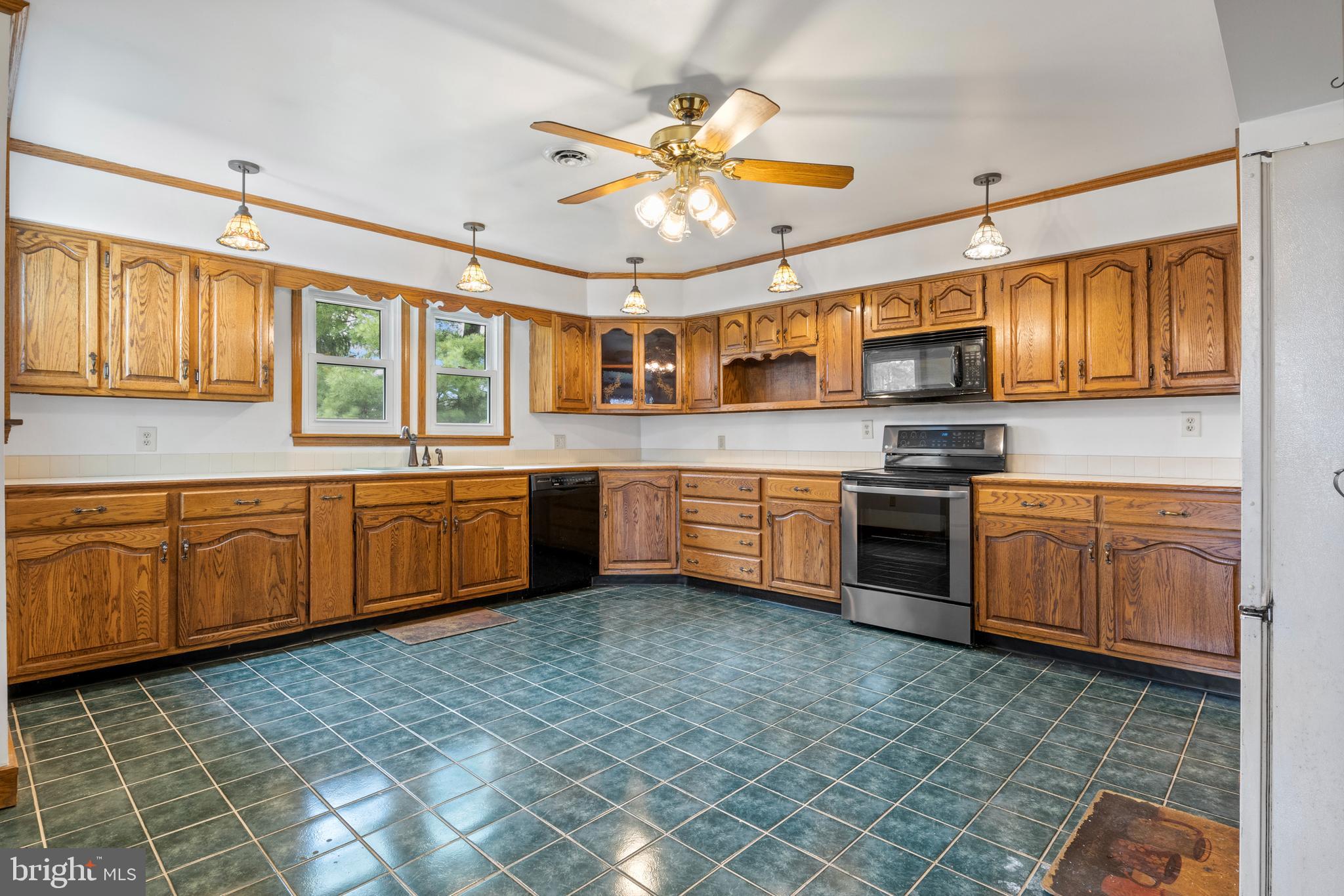 4710 Paradise Road Dover, PA 17315 - Photo 8 of 44 Gallery Image 8
