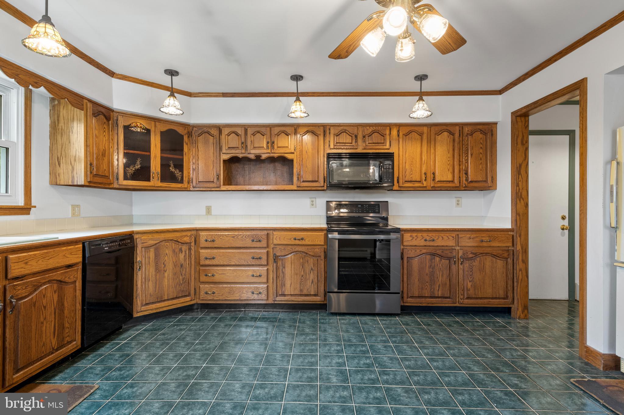 4710 Paradise Road Dover, PA 17315 - Photo 9 of 44 Gallery Image 9