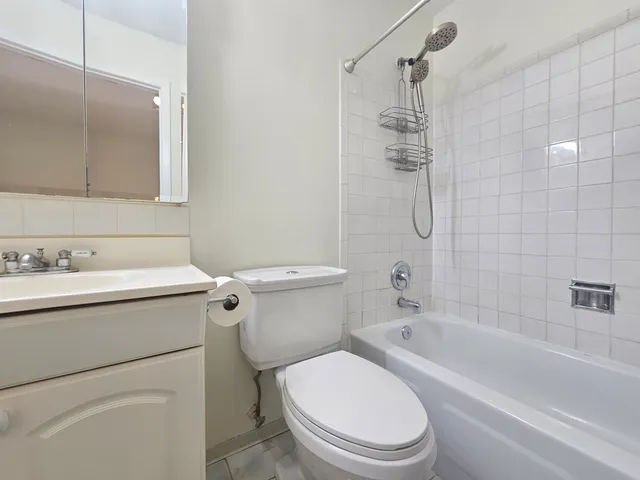 $239,900 | 726 East Old Willow Road, Unit 104C, Prospect Heights, IL 60070