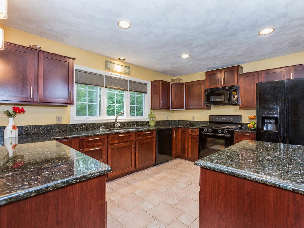 10 Rainbow Ridge Way Georgetown, MA 01833 - Photo 7 of 27 Gallery Image 7