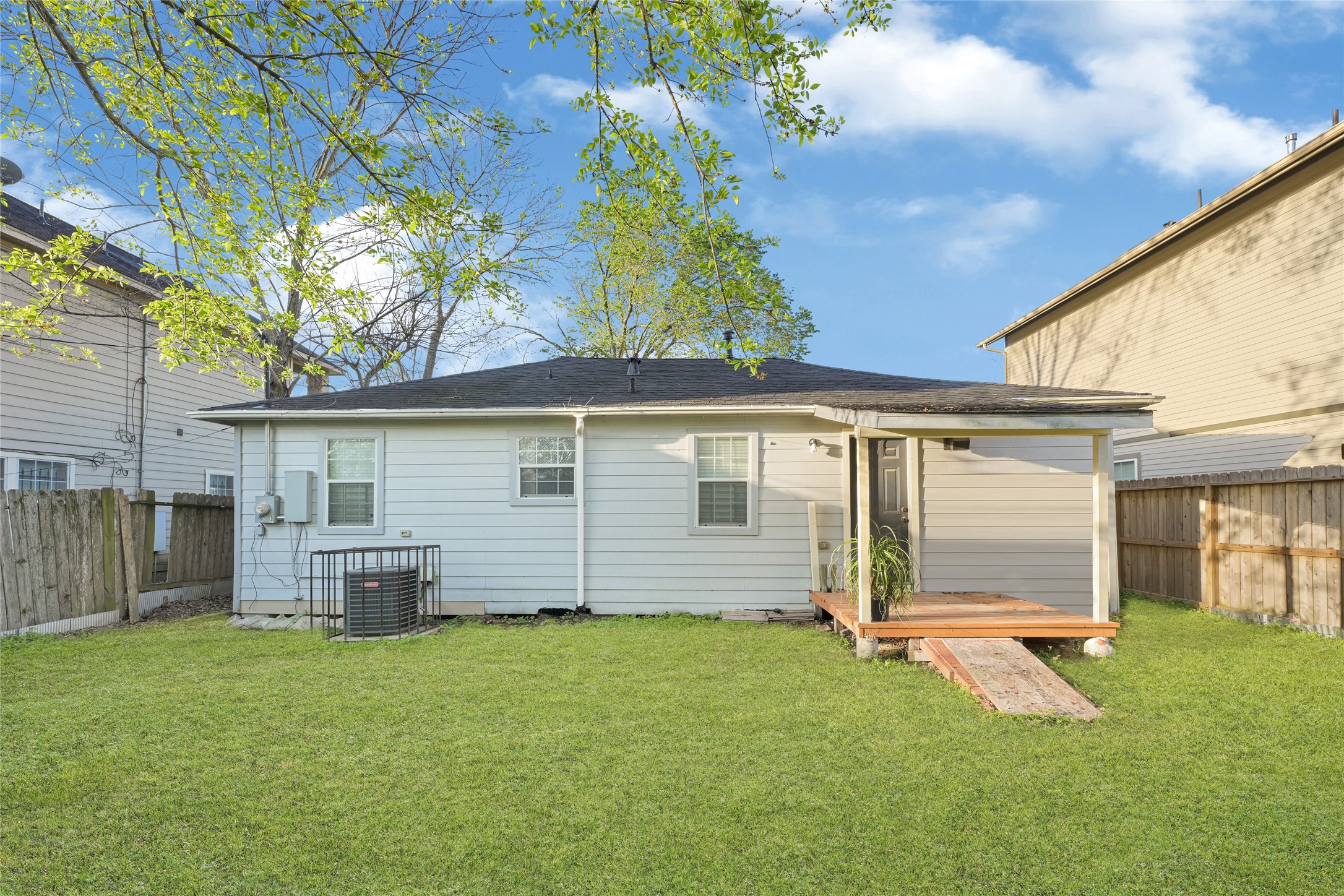 4529 Perry Street Houston, TX 77021 - Photo 20 of 20 a front view of a house with a garden