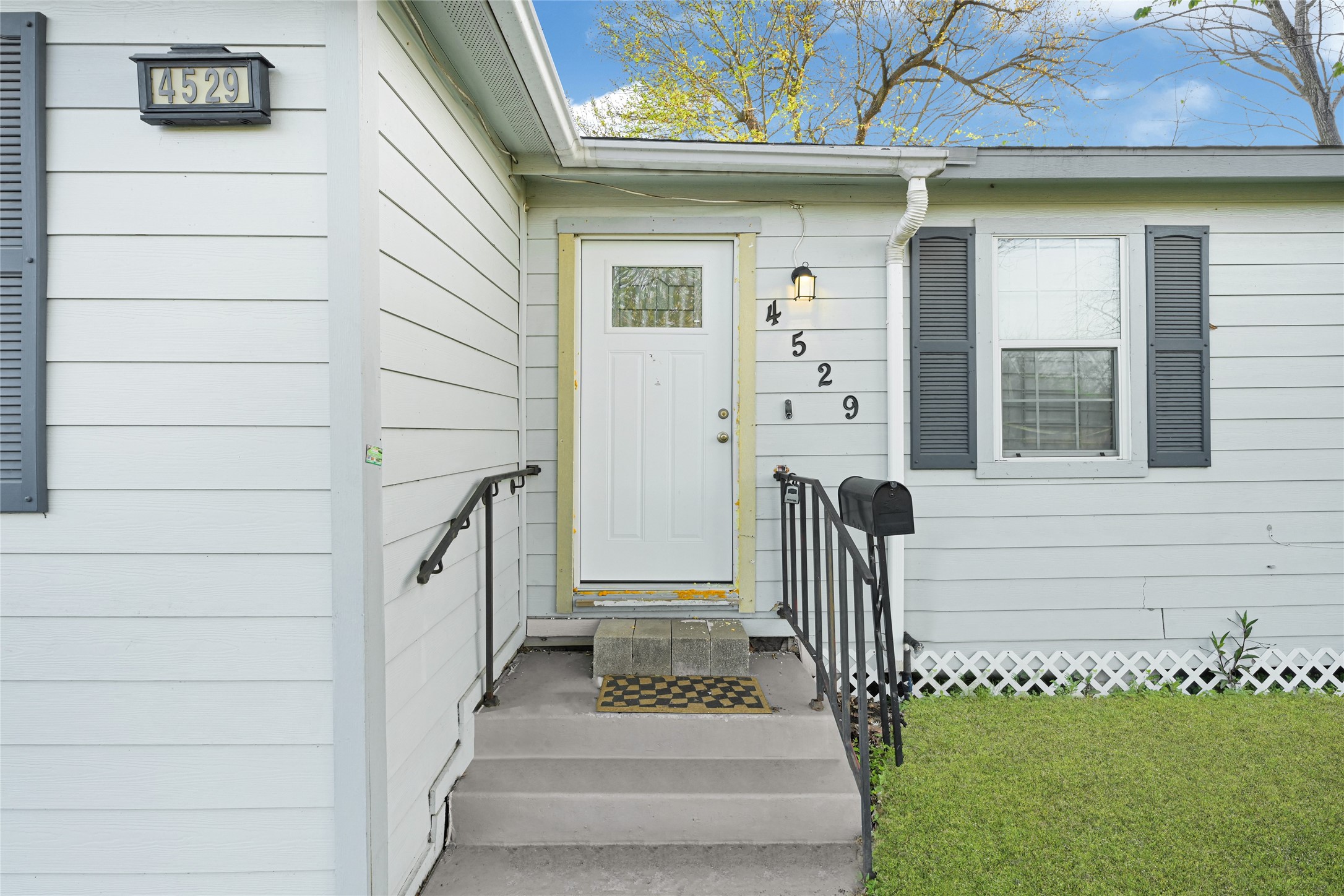 4529 Perry Street Houston, TX 77021 - Photo 2 of 20 a view of front door of house with stairs