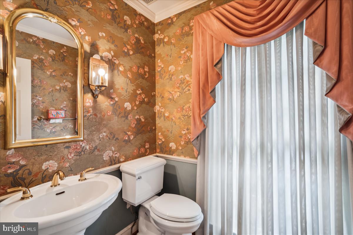 8627 Burdette Road Bethesda, MD 20817 - Photo 24 of 67 Main floor powder room
