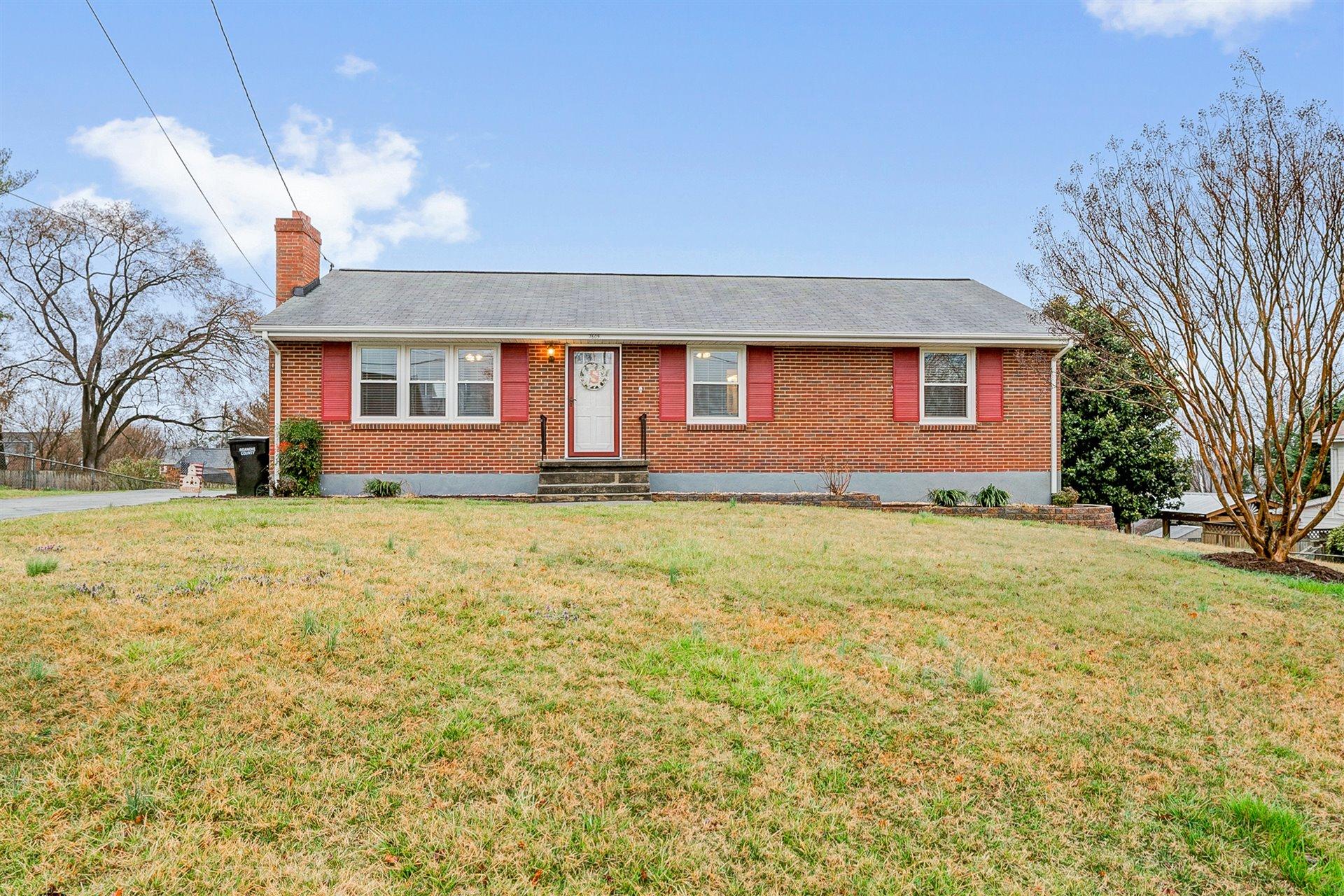 7609 Deer Branch Road Roanoke, VA 24019 - Photo 1 of 39 01-DSC00124