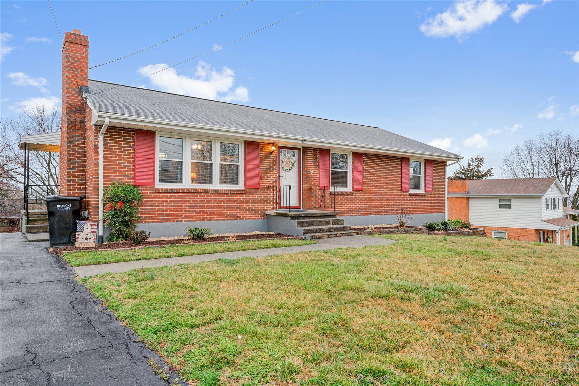 7609 Deer Branch Road Roanoke, VA 24019 - Photo 2 of 39 02-DSC00121