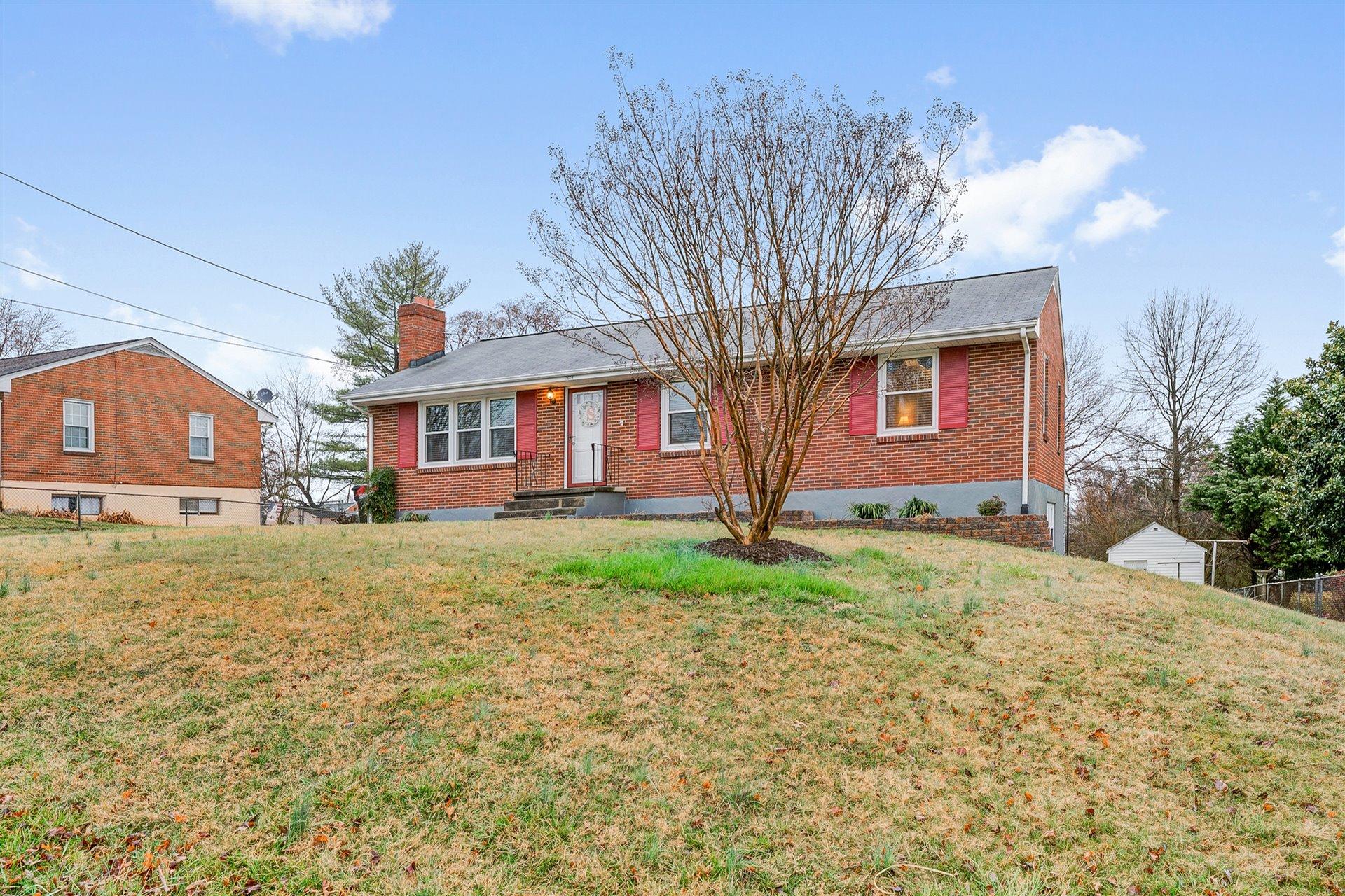 7609 Deer Branch Road Roanoke, VA 24019 - Photo 3 of 39 03-DSC00130