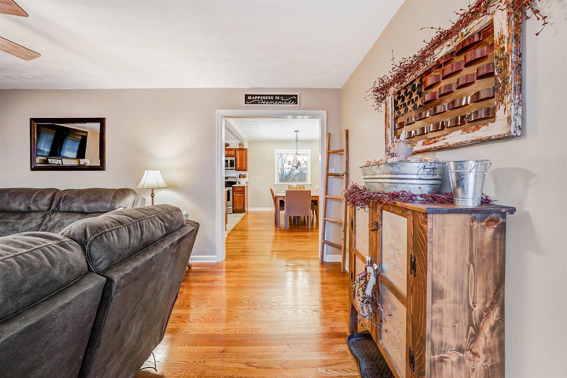 7609 Deer Branch Road Roanoke, VA 24019 - Photo 4 of 39 04-DSC00001