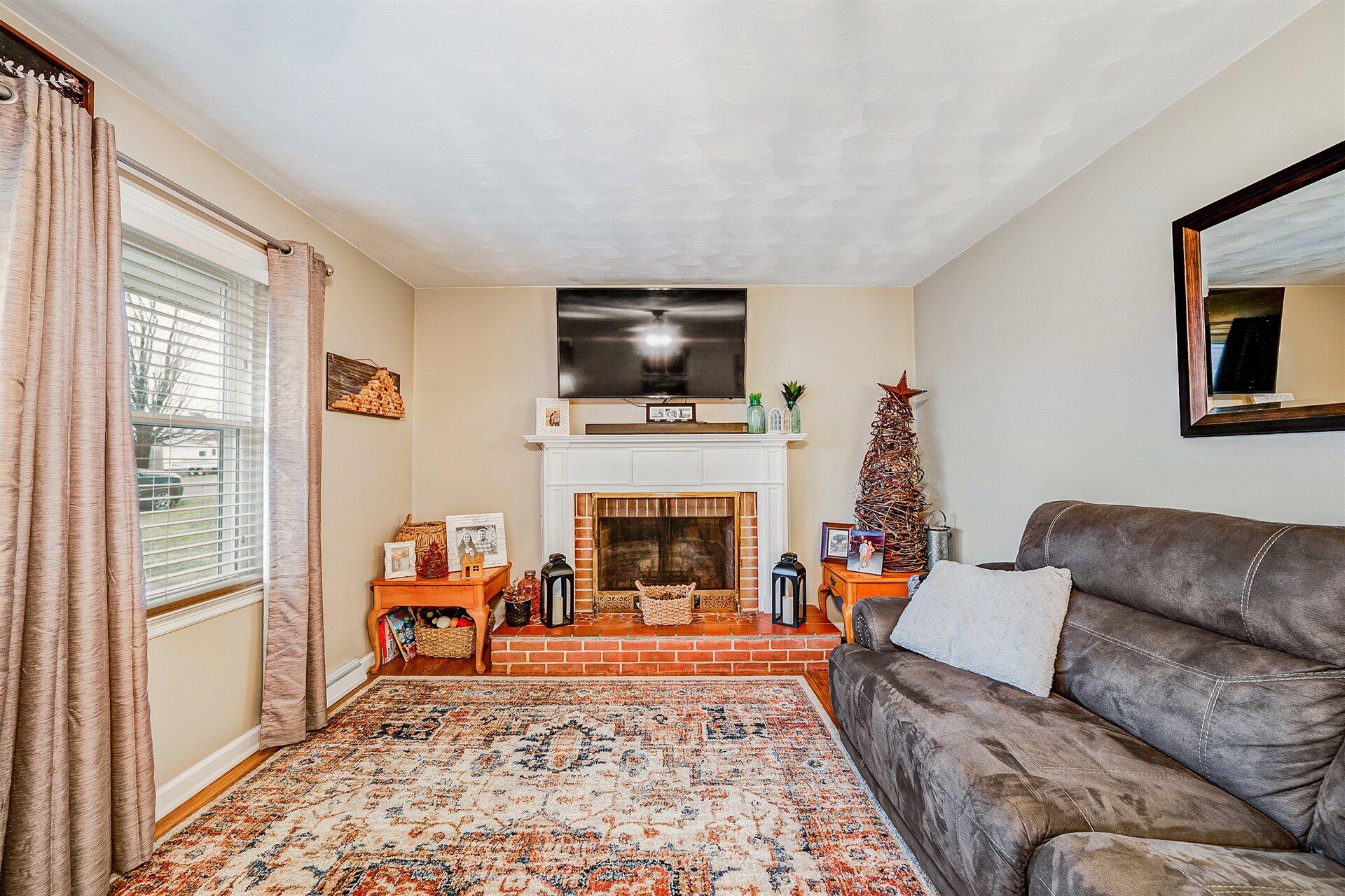 7609 Deer Branch Road Roanoke, VA 24019 - Photo 6 of 39 06-DSC00010