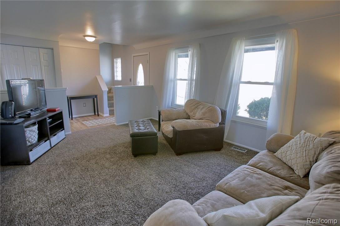 15006 Stephens Road Eastpointe, MI 48021 - Photo 7 of 25 Great_Room_3rd_View.jpg