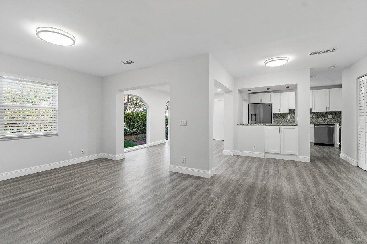 6652 Via Regina Boca Raton, FL 33433 - Photo 5 of 32 007-6652ViaRegina-BocaRaton-FL-33433-SMA